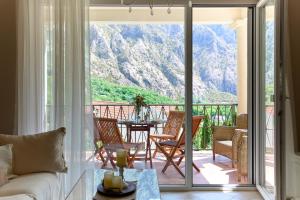 GН Apartmani with Mountains view