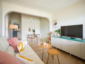 Banana House in Top Location by CanaryScape