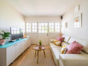 Banana House in Top Location by CanaryScape