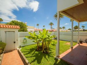Banana House in Top Location by CanaryScape