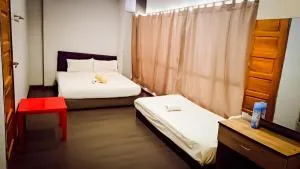 MoonNight Hotel - Kampong Kerdas