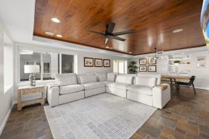 B5127 Bluewater Oceanfront 2 South