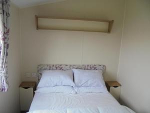 Kingfisher Seasons II 8 Berth Close to site entrance