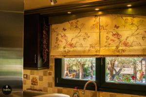 Luxury House with huge garden - Near "Mavra Volia" Beach