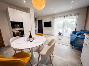 Appartements Porticcio Vacations - Terrasse, Piscine, Jacuzzi, Clim - by TGB : photos des chambres