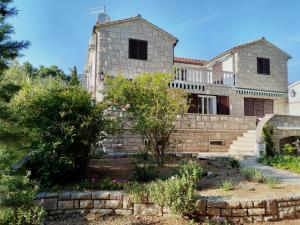 Beachfront apartment Suncana