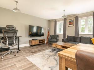 Modern, Well Presented 2-Bedroom Apartment, With Parking, Opposite Nirvana Spa - Pass the Keys