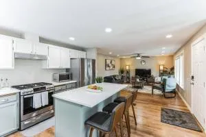 Park and Mountain View, near Downtown Everett, Boeing - Everett