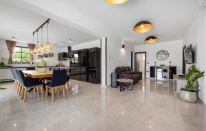 4 Bedroom Lovely Home In Labin