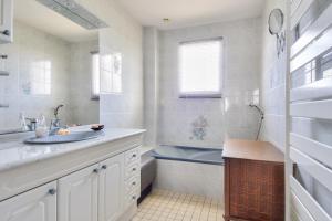 Maisons de vacances Maison familiale pour 8 a 750m de la plage : photos des chambres