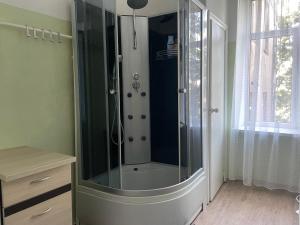 Sunny 1 Br Apt in Center Next to Park