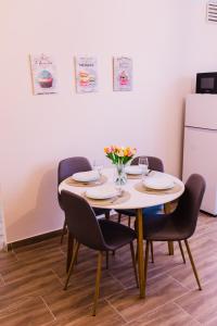 Central White Apartment