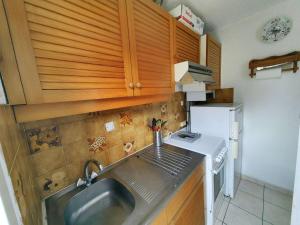 Villa mitoyenne calme avec piscine et parking, proche plage pour 6 personnes - FR-1-607-28