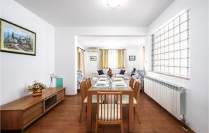 3 Bedroom Cozy Home In Liznjan 
