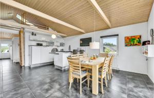 3 Bedroom Amazing Home In Hvide Sande