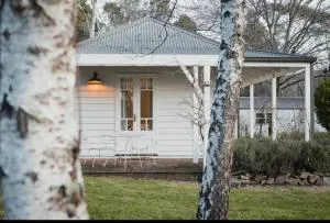 Peony Farm Pink Cottage - Mudgegonga
