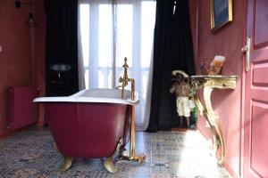 B&B / Chambres d'hotes Les Roses de Montherlant : Suite Junior - Vue sur Jardin