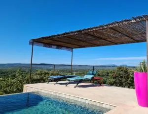 Chambre indépendante, grand lit 180x200cm, piscine de 16m avec vue magnifique - Cotignac