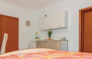 Gorgeous Apartment In Fazana With Wifi 