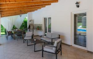 Amazing Home In Frkeci With Wifi