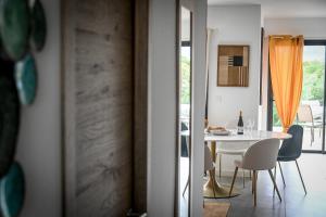 Appartements Porticcio Vacations - Terrasse, Piscine, Jacuzzi, Clim - by TGB : photos des chambres