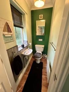 Cosy and secluded brook-side lodge