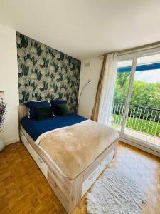 Proche Château de Versailles avec balcon vu sur une forêt et parking gratuit pour 5 personnes maximum