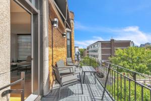 Eat, Explore & Enjoy Downtown Montreal at this Sleek City Escape located in Plateau Mont-Royal - Apt 4