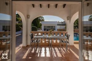 Villa La Morena by Abahana Villas