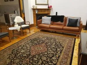 The Sussex, renovated home in the heart of Glenelg - Grange