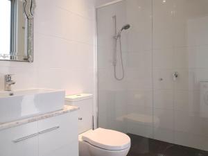 The Sussex, renovated home in the heart of Glenelg
