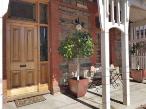 The Sussex, renovated home in the heart of Glenelg
