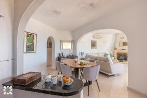 Villa Costa del Cielo by Abahana Villas