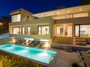 Ibiza Town Modern Villa Sleeps 10