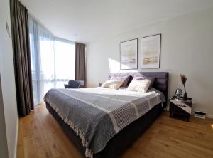 Elija Sunny Family Apartment