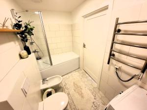 Elija Sunny Family Apartment