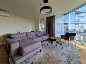 Elija Sunny Family Apartment