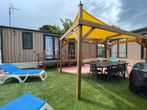 Campings CAMPING & SPA CAP SOLEIL : photos des chambres