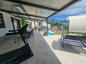 Holiday House Above with pool and summer kitchen 