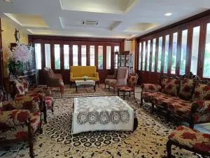 Omar Little Palace - 4 Bedroom Homestay Seremban - Dusun Bawang