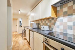 Host & Stay - The Den