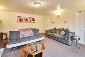 Host & Stay - The Den