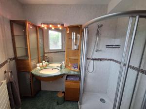 Appartements Duplex pres des Thermes avec jardin : photos des chambres