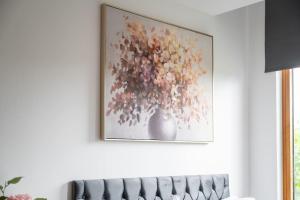 Central Piccadilly Luxury Three Bedroom Apartment