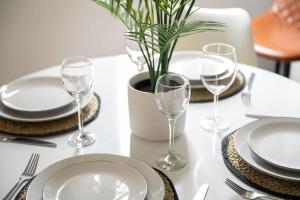 Central Piccadilly Luxury Three Bedroom Apartment