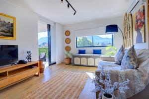 204 Le Jardin, George