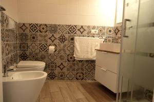 GuestHost - Comfy Two-Levels Apartment with Terrace! img25