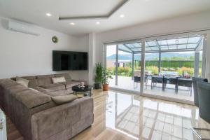 Villa Sky D 9&1 with tennis court and heated pool