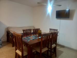 LAS 3 B (BUENO,BONITO Y BARATO)