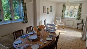 Tall Trees. Luxury North Cotswold cottage